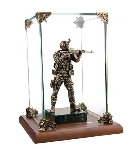 Бронзовая статуэтка "Спецназовец на камне" в стеклянной коробке купить с доставкой Бронзовая статуэтка "Спецназовец на камне" в стеклянной коробке