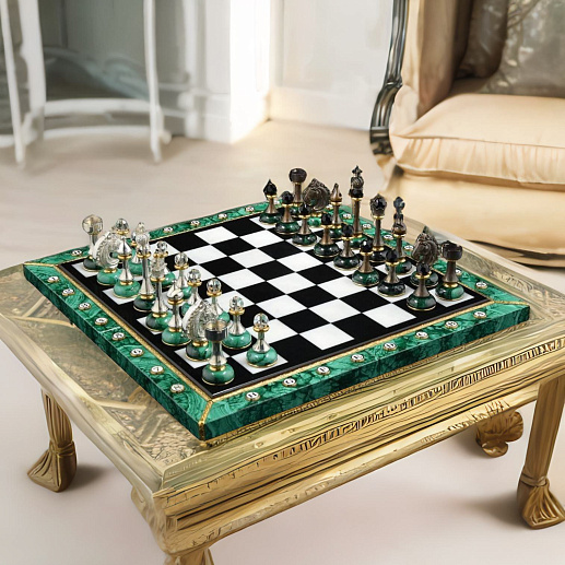 Необычные шахматы из малахита
