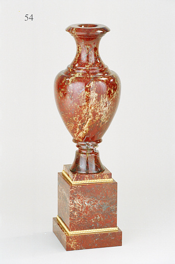 Ваза из яшмы точеная на постаменте купить с доставкой Ваза из яшмы точеная на постаменте