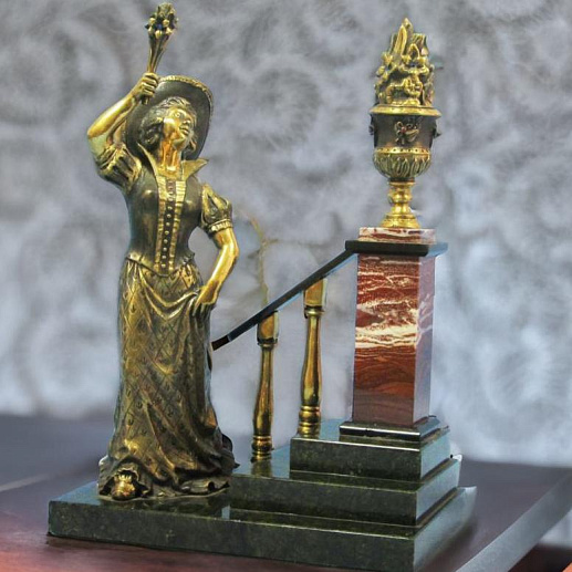 Бронзовая статуэтка "Дама с цветами"