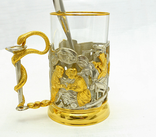 Сувенирный подстаканник "Подарок врачу"