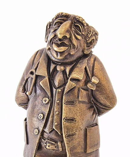 Бронзовая композиция "Врач-терапевт"