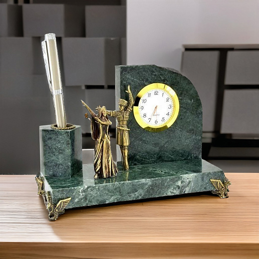 Бронзовый настольный набор с часами "Горец и горянка"