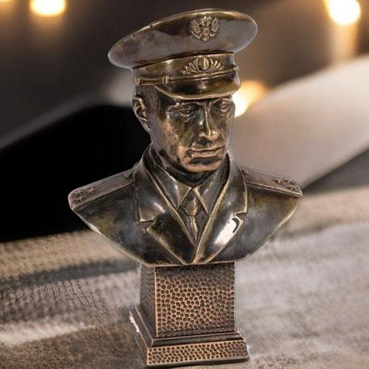 Бронзовый бюст "Путин В.В. (в военной форме)" купить с доставкой Бронзовый бюст "Путин В.В. (в военной форме)"