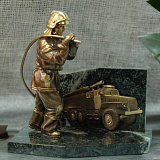 Бронзовый сувенир "Огнеборец" (пожарный)