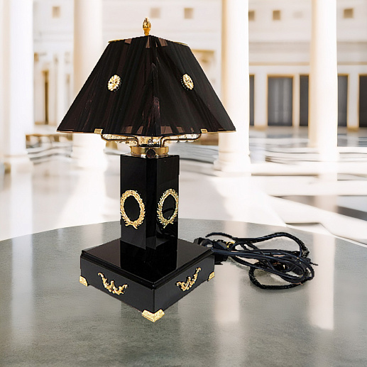 Настольная лампа из обсидиана