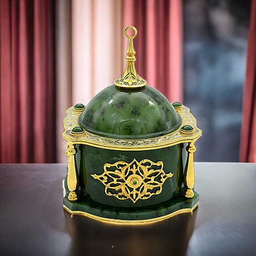 Нефритовая шкатулка для украшений