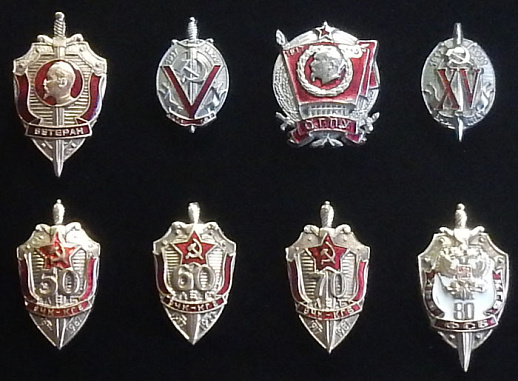 Панно с пистолетом Макарова и знаками ФС­Б