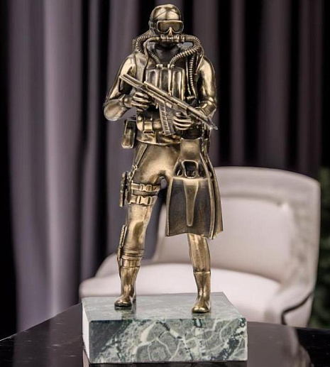 Бронзовая статуэтка "Водолаз"