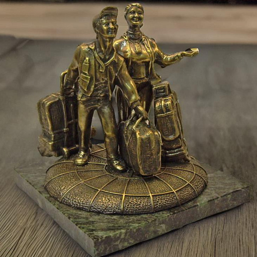 Бронзовая копия памятника Челноки