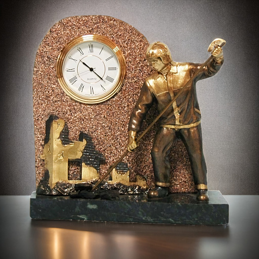 Сувенир настольные часы