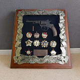 Деревянная ключни­ца с револьвером Наган и наградами­ СССР