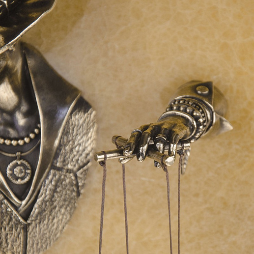 Бронзовая картина "Марионетки"