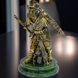 Подарочная статуэтка "Охотник с собакой"