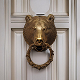 Бронзовая дверная ручка «Медведь»