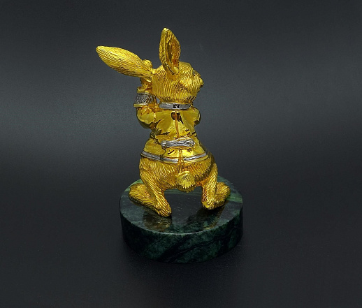 Новогодняя статуэтка "Кролик и часы"
