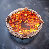 Декоративная тарелка из янтаря