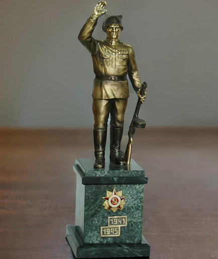 Бронзовая статуэтка "Солдат " (пьедестал) купить с доставкой Бронзовая статуэтка "Солдат " (пьедестал)
