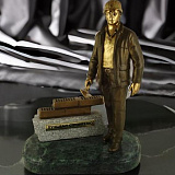 Бронзовый сувенир "Лучший строитель"