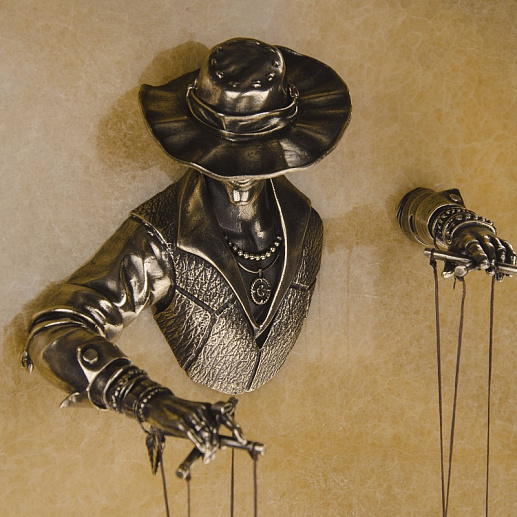 Бронзовая картина "Марионетки"