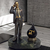 Бронзовая статуэтка Сотрудник нефтяной промышленности"