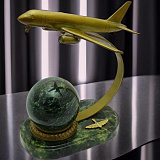 Бронзовый сувенир "Самолет гражданской авиации" (самолет собран из 8 деталей) (шар)