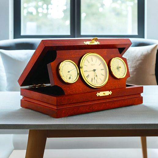 Шкатулка с метеоприборами