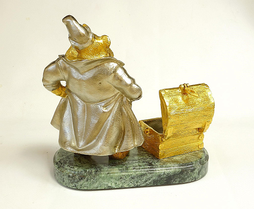 Композиция "Медведь с сундуком". Позолоченная