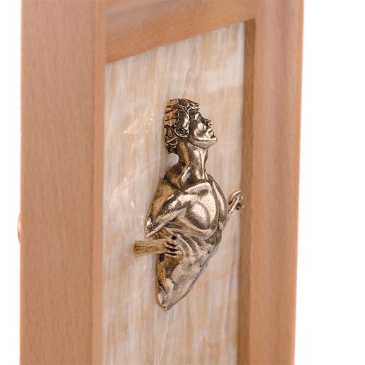 Бронзовая картина-панно из камня оникс "Проходящий сквозь стену"