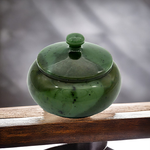 Нефритовая шкатулка для украшений