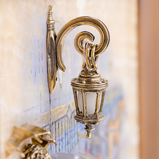 Бронзовая картина "Связь времён. Девушка с зонтиком" с росписью и подсветкой