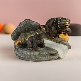 Каменная скульптура "Медведи"