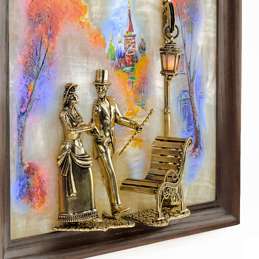 Бронзовая картина "Вечерняя прогулка. Москва" с подсветкой