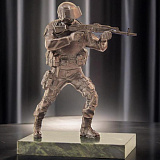 Бронзовая композиция "Спецназовец"