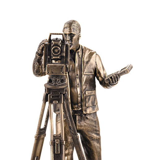 Бронзовая статуэтка "Геодезист" на подставке купить с доставкой Бронзовая статуэтка "Геодезист" на подставке