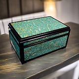 Красивый ларец из камня