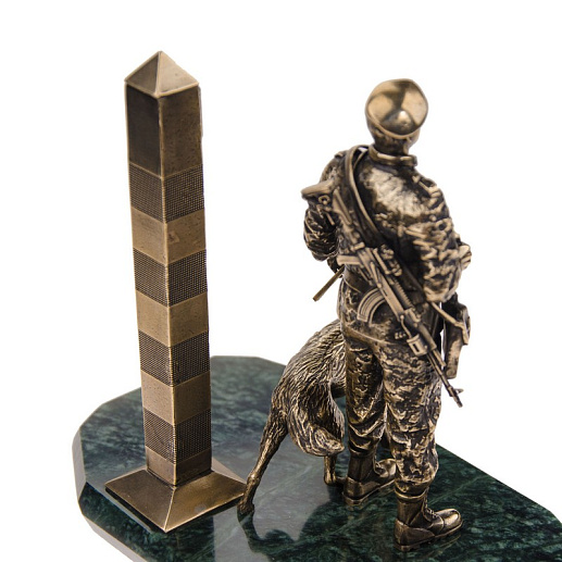 Бронзовая статуэтка «Пограничник»