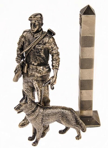 Бронзовая статуэтка «Пограничник»