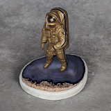 Бронзовая статуэтка "Космонавт" (агат)