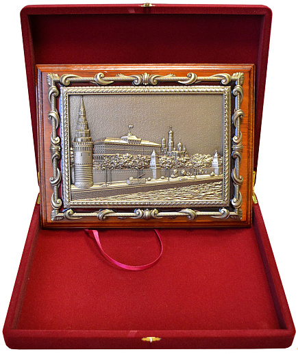 Плакетка с видом Москвы "Кремлёвская набережная" в подарочной упаковке
