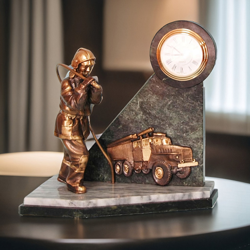 Часы сувенирные настольные