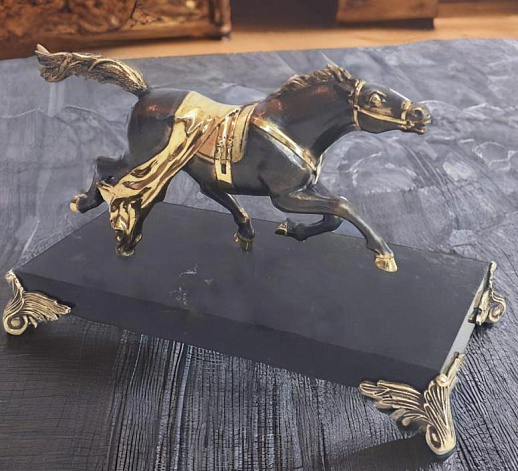 Бронзовая статуэтка "Рысак" купить с доставкой Бронзовая статуэтка "Рысак"