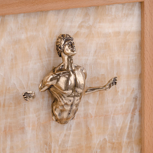 Бронзовая картина-панно из камня оникс "Проходящий сквозь стену"