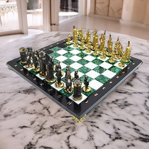 Сувенирные шахматы из малахита