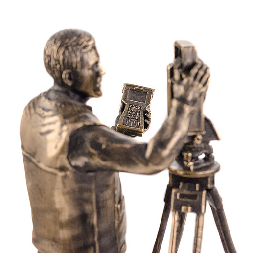 Бронзовая статуэтка "Геодезист" на подставке купить с доставкой Бронзовая статуэтка "Геодезист" на подставке