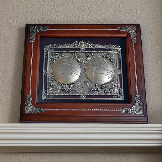 Деревянная ключница настенная "Карта мира"