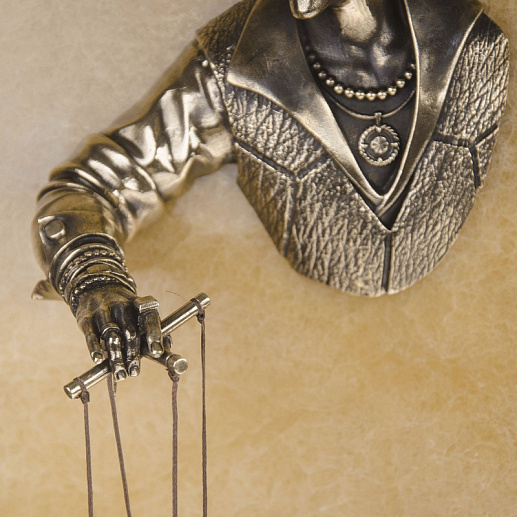 Бронзовая картина "Марионетки"