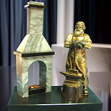 Бронзовая статуэтка "Кузнец с печкой"