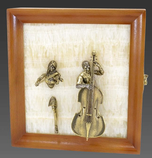 Бронзовая ключница настенная "Скрипачка и контрабасист"