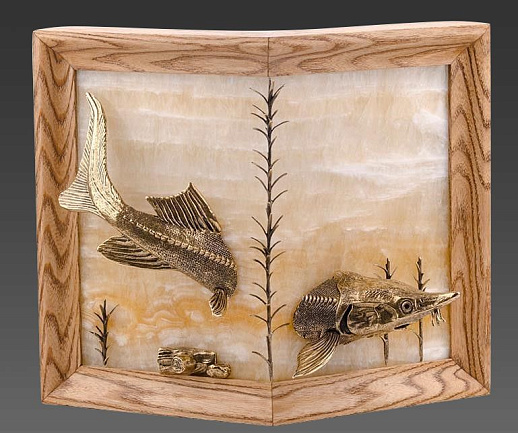 Бронзовая картина угловая "Рыба" на ониксе